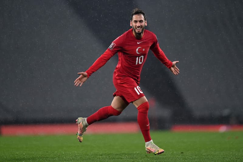 Phong cách thi đấu trên sân của Hakan Calhanoglu